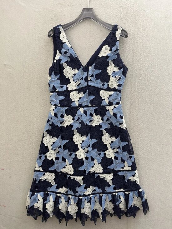 Vineyard Vines Dresses & Skirts - Vineyard Vines Kentucky Derby Dress Women’s 8 Blue Floral Crochet Equestrian